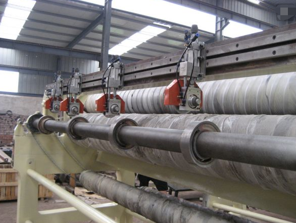 卷紙廠內部的速差式防墜器