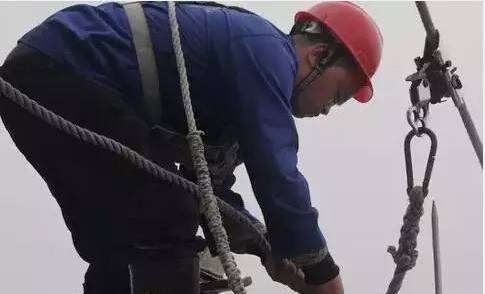 高空設備檢修作業現場